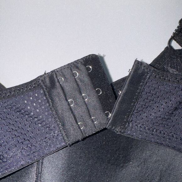 Black adjustable strap bra women’s size 38A NWT - Picture 6 of 7